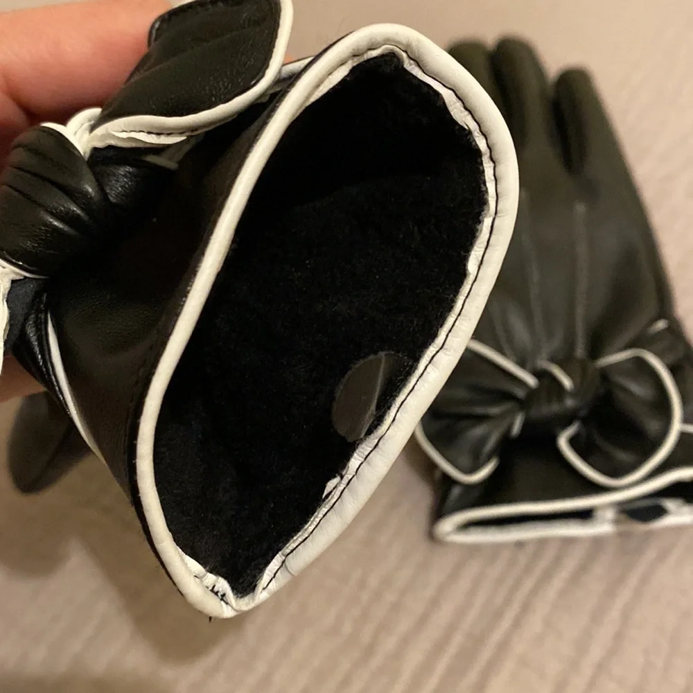 Black gloves with bowl .